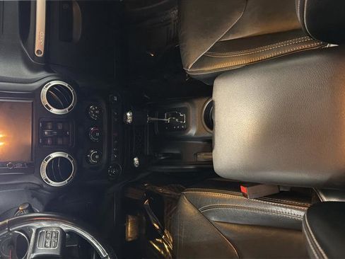 Used 2014 Jeep Wrangler Unlimited Sahara w/ Connectivity Group AWD/4WD image 19