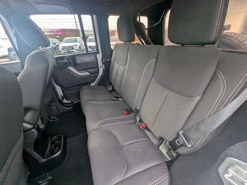 Used 2015 Jeep Wrangler Unlimited Sahara w/ Connectivity Group AWD/4WD image 13