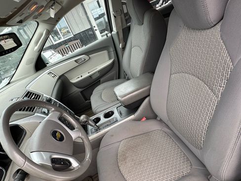 Used 2011 Chevrolet Traverse LT w/ Personal Connectivity Package image 8