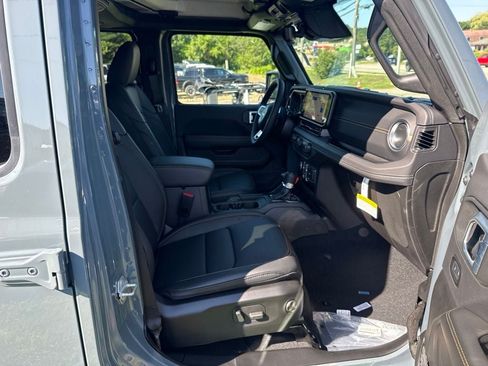 New 2026 Jeep Wrangler Unlimited Sahara AWD/4WD image 25