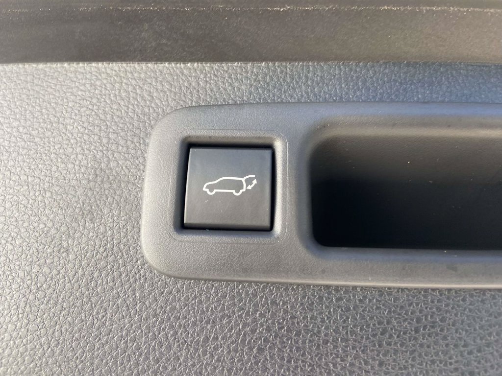 Used 2026 Toyota Highlander Limited AWD/4WD image 9