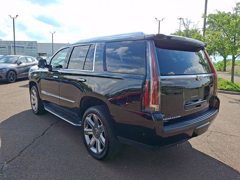Used 2018 Cadillac Escalade Premium Luxury AWD/4WD image 4