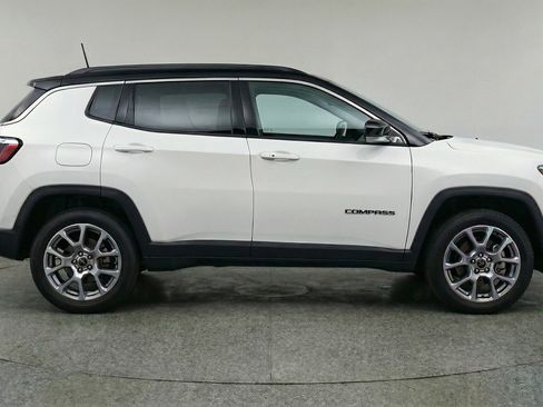 Used 2025 Jeep Compass Limited AWD/4WD image 11