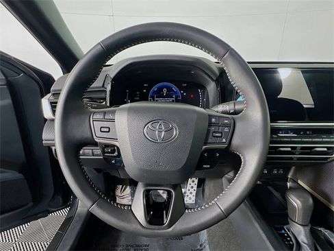 Used 2025 Toyota Camry SE image 15
