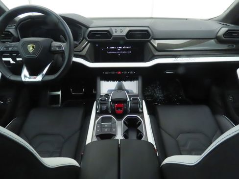 Used 2025 Lamborghini Urus SE image 13