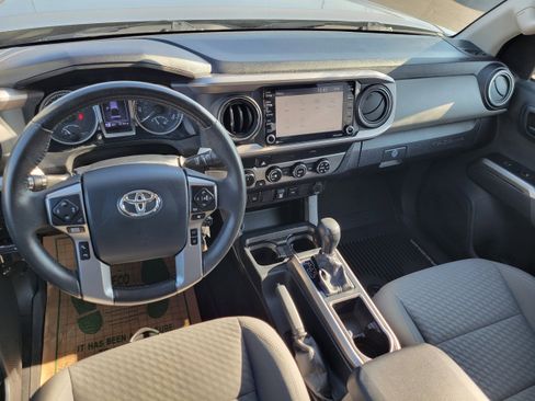 Used 2020 Toyota Tacoma SR5 image 12
