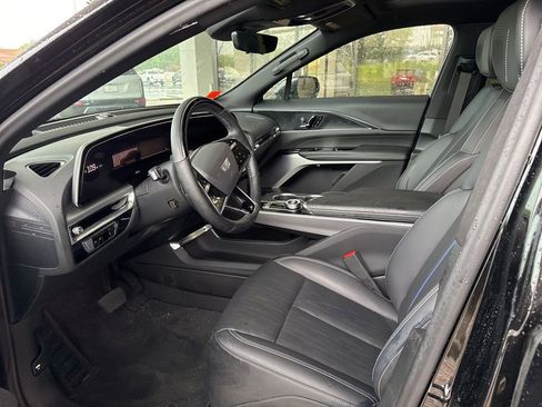 Used 2025 Cadillac Lyriq Sport AWD/4WD image 9