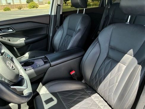 Certified 2023 Nissan Rogue Platinum w/ Platinum Premium Package FWD image 12