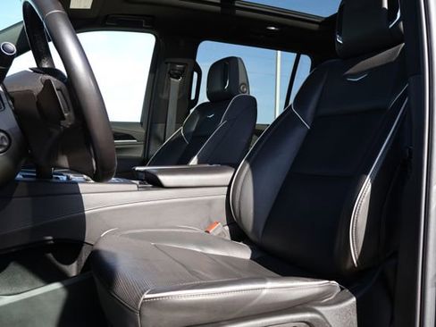 Used 2024 Cadillac Escalade ESV Sport RWD image 11
