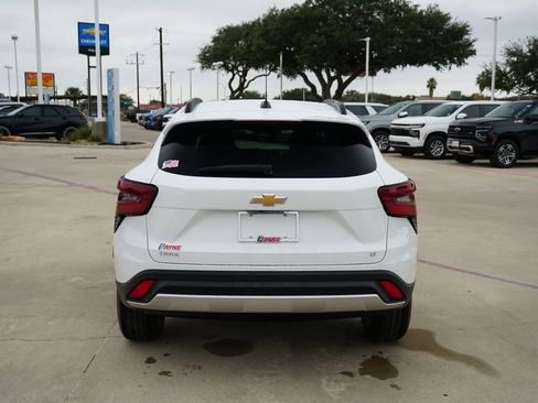 New 2026 Chevrolet Trax LT w/ Sunroof Package image 8