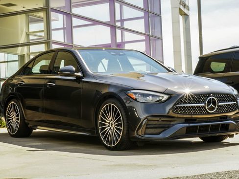 Used 2023 Mercedes-Benz C 300 Sedan image 4