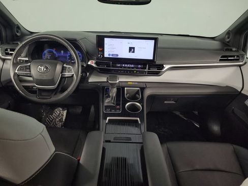 Used 2025 Toyota Sienna XSE w/ XSE Plus Package AWD/4WD image 28