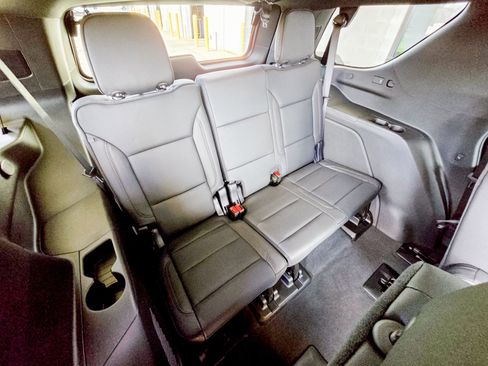 Used 2026 Chevrolet Tahoe High Country image 32