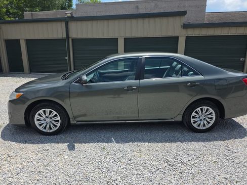 Used 2012 Toyota Camry LE FWD image 3