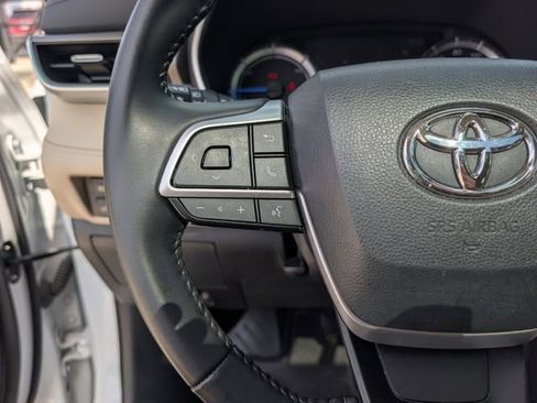 Used 2023 Toyota Highlander XLE AWD/4WD image 13