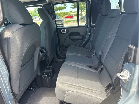 New 2025 Jeep Gladiator Sport image 44