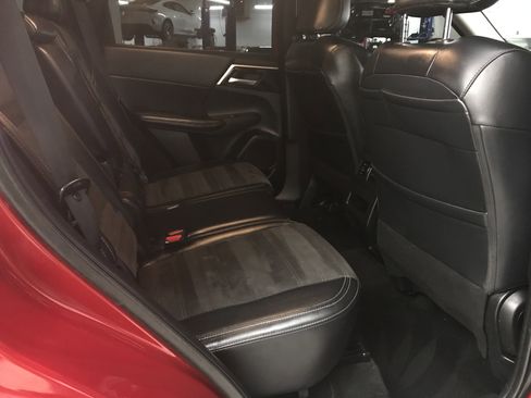 Used 2024 Mitsubishi Outlander SE image 12