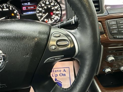 Used 2020 Nissan Pathfinder Platinum image 31