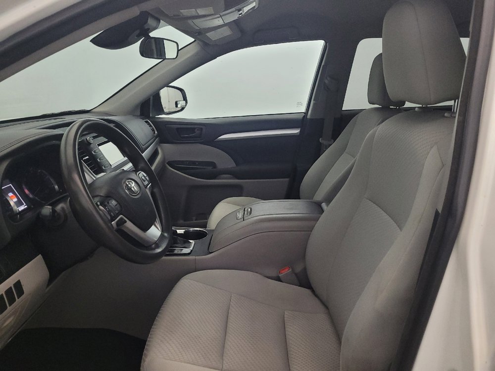 Used 2018 Toyota Highlander LE w/ Protection Package #3 AWD/4WD image 17