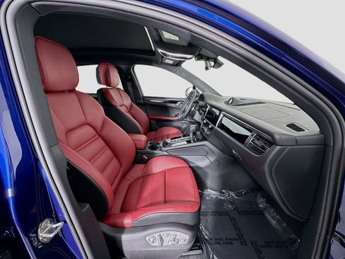 Certified 2026 Porsche Macan Turbo AWD/4WD image 31