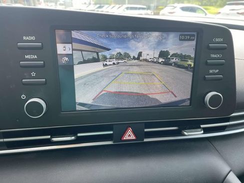 Certified 2025 Hyundai Elantra SE FWD image 28