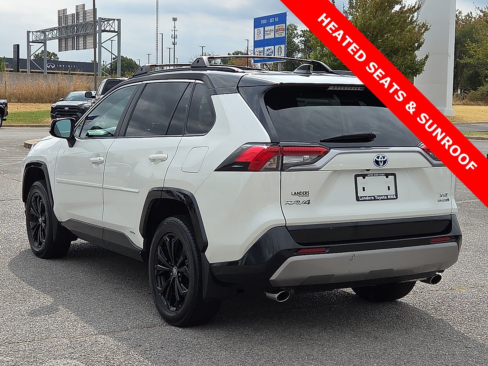 Used 2022 Toyota RAV4 XSE AWD/4WD image 4