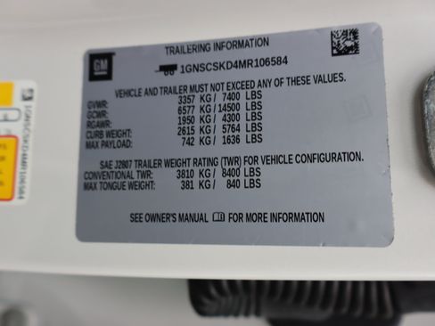Used 2021 Chevrolet Tahoe Premier w/ Premium Package RWD image 45