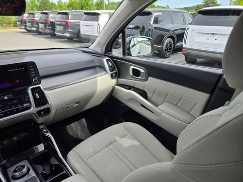 Used 2023 Kia Sorento SX Prestige w/ Panoramic Sunroof Package AWD/4WD image 11