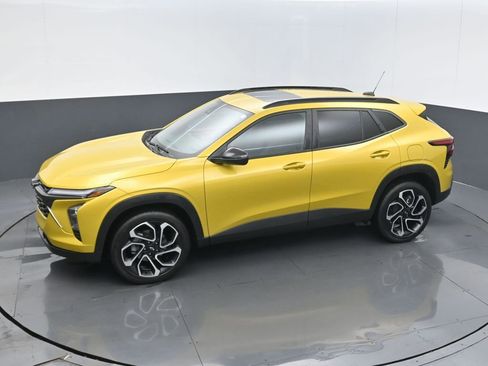 Used 2024 Chevrolet Trax RS w/ Sunroof Package image 12