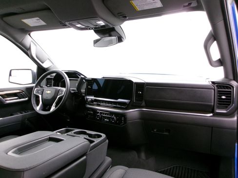 Used 2025 Chevrolet Silverado 1500 LT AWD/4WD image 3