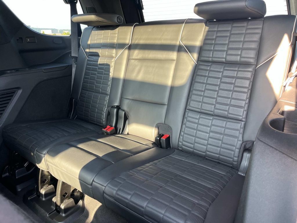 Used 2024 Cadillac Escalade Sport Platinum w/ Heavy-Duty Trailer Package AWD/4WD image 24