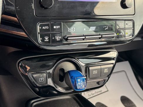 Used 2019 Toyota Prius LE FWD image 29