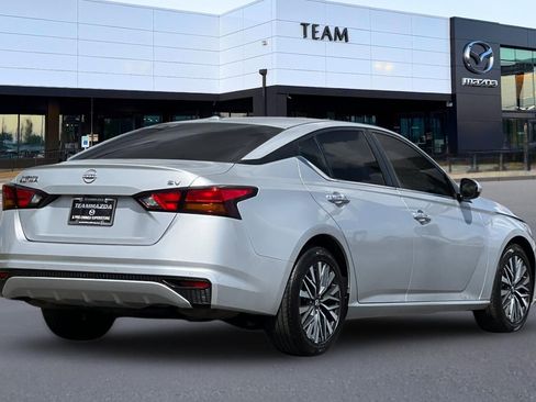 Used 2023 Nissan Altima 2.5 SV FWD image 4