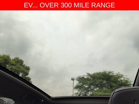 Used 2025 Cadillac Optiq Sport 2 w/ LPO, Floor Liner Package AWD/4WD image 46