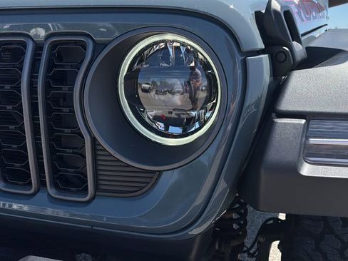 Used 2025 Jeep Wrangler Unlimited Rubicon AWD/4WD image 26