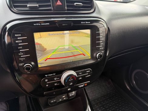 Used 2016 Kia Soul + w/ Audio Package FWD image 31