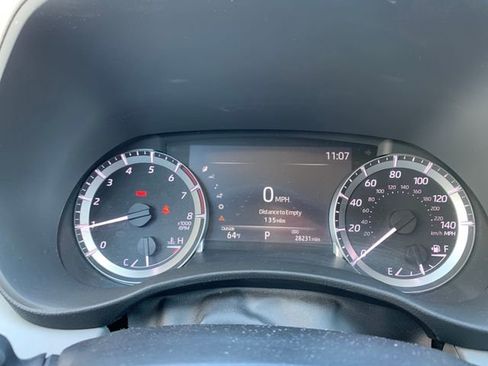 Used 2023 Toyota Highlander AWD image 19