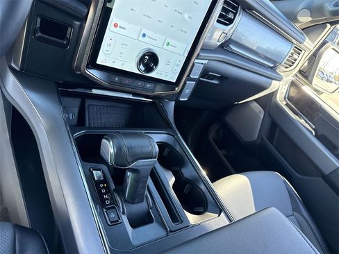 Used 2022 Ford F150 Lightning Lariat image 19