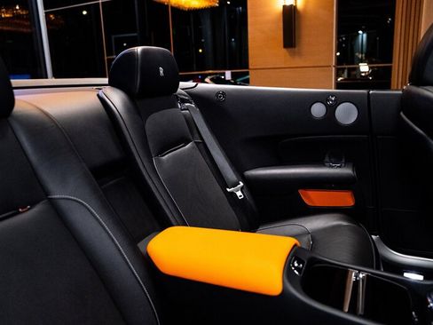 Used 2019 Rolls-Royce Dawn RWD image 13