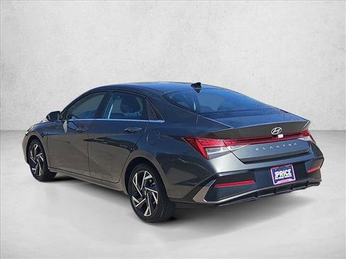 Used 2025 Hyundai Elantra SEL image 8