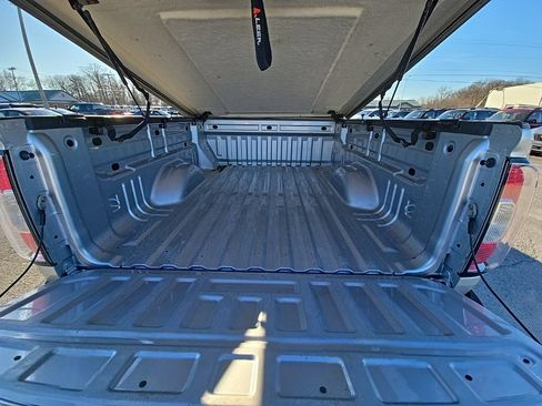 Used 2015 GMC Canyon SLT image 16