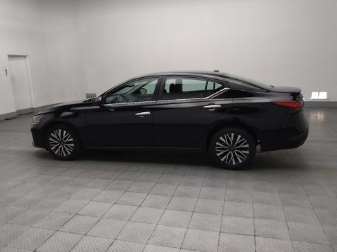 Used 2024 Nissan Altima 2.5 SV image 3