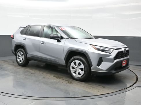 Used 2024 Toyota RAV4 LE image 8