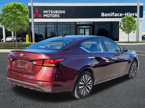 Used 2024 Nissan Altima 2.5 SV image 4