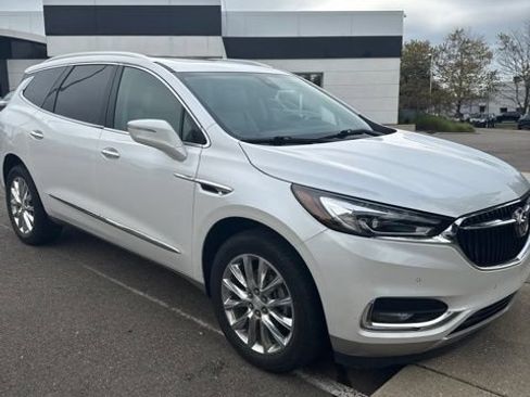 Used 2020 Buick Enclave Premium w/ Sun and Sites Package AWD/4WD image 2