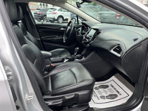 Used 2018 Chevrolet Cruze Premier FWD image 24