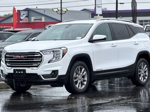 Used 2024 GMC Terrain SLT image 8
