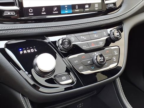 New 2026 Chrysler Pacifica Limited w/ S Appearance Package image 25