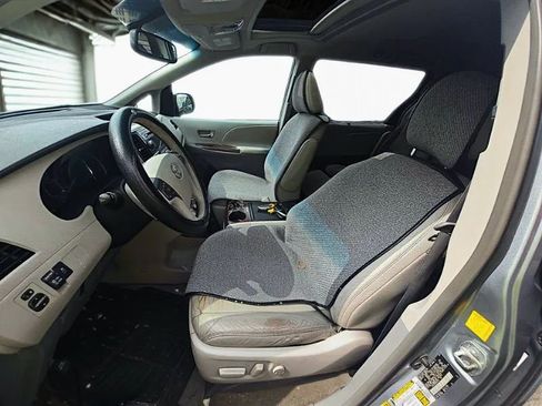 Used 2011 Toyota Sienna XLE image 9