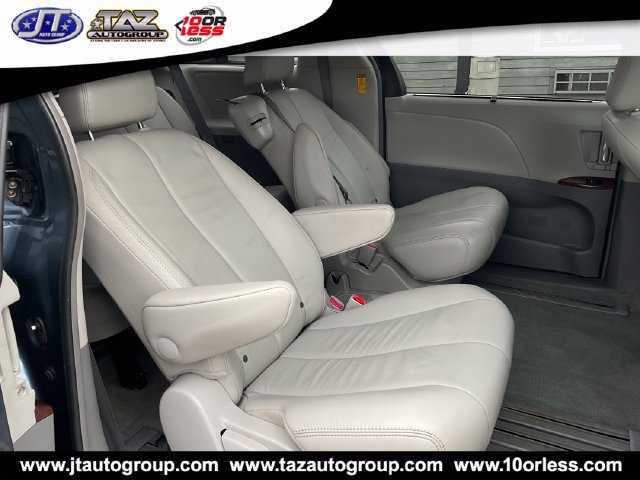 Used 2014 Toyota Sienna XLE FWD image 16